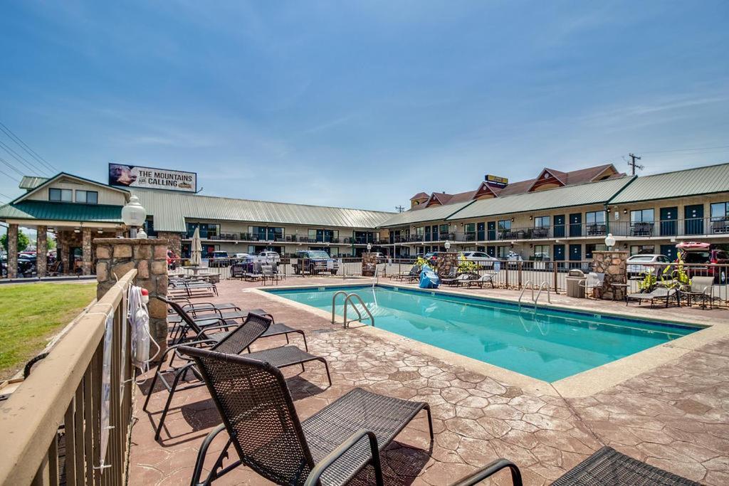 Mountain Breeze Motel Pigeon Forge Extérieur photo
